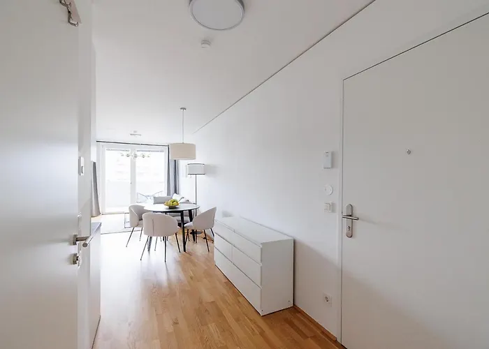 Lovely In Marina Tower - 10min To Center Appartement Wenen