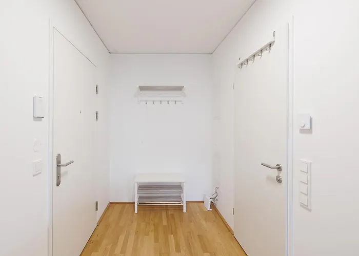 Appartement Lovely In Marina Tower - 10min To Center Wenen