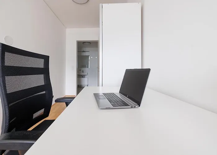 Appartement Lovely In Marina Tower - 10min To Center Wenen
