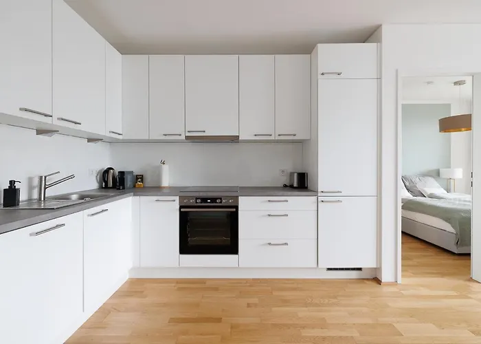 Lovely In Marina Tower - 10min To Center Appartement Wenen